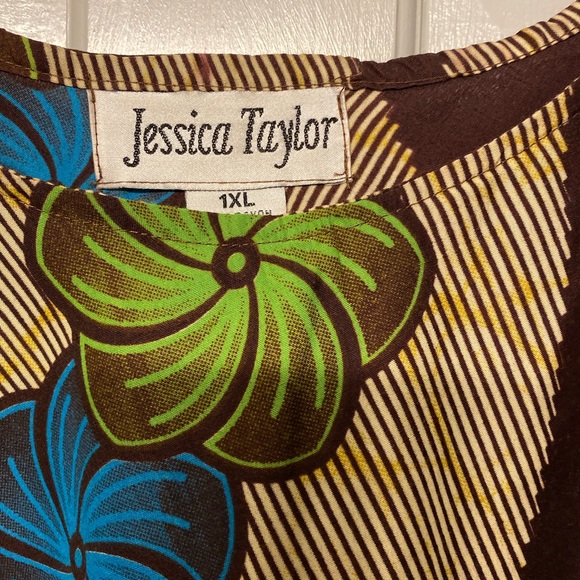 Ladies top - Picture 2 of 3